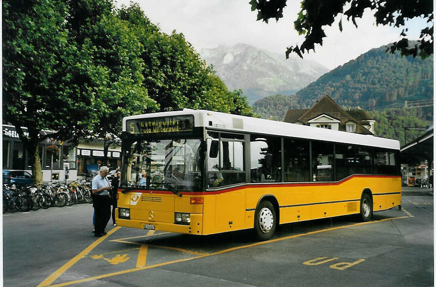 (078'610) - PostAuto Berner Oberland - BE 614'047 - Mercedes (ex P 25'593) am 11. Juli 2005 beim Bahnhof Interlaken West