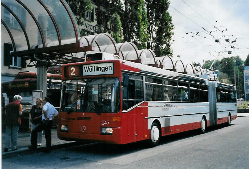 (080'036) - SW Winterthur - Nr. 147 - Mercedes Gelenktrolleybus am 28. August 2005 beim Hauptbahnhof Winterthur