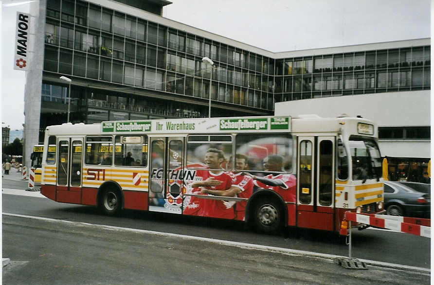 (080'428) - STI Thun - Nr. 31/BE 419'031 - Volvo/R&J (ex SAT Thun Nr. 31) am 18. September 2005 beim Bahnhof Thun