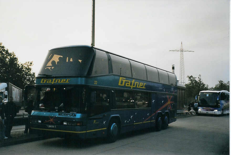 (080'721) - Aus der Schweiz: Gafner, Thun - Nr. 22/BE 53'616 - Neoplan am 17. Oktober 2005 in Lrrach, Grenze