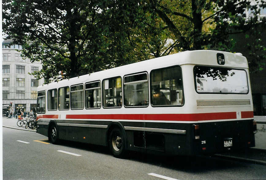 (080'915) - VBSG St. Gallen - Nr. 216/SG 141'216 - Saurer/Hess am 18. Oktober 2005 beim Bahnhof St. Gallen