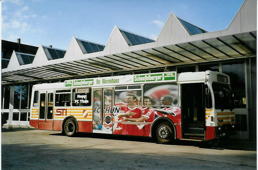 (081'605) - STI Thun - Nr. 31/BE 419'031 - Volvo/R&J (ex SAT Thun Nr. 31) am 23. November 2005 in Thun, Garage