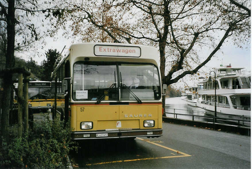 (081'732) - STI Thun - Nr. 57/BE 413'457 - Saurer/R&J am 9. Dezember 2005 bei der Schifflndte Thun