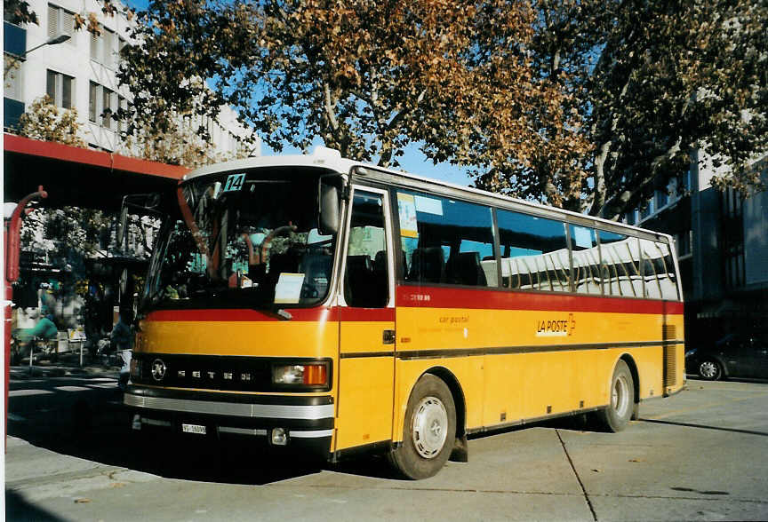 (081'925) - Evquoz, Erde - VS 16'098 - Setra am 18. Dezember 2005 beim Bahnhof Sion