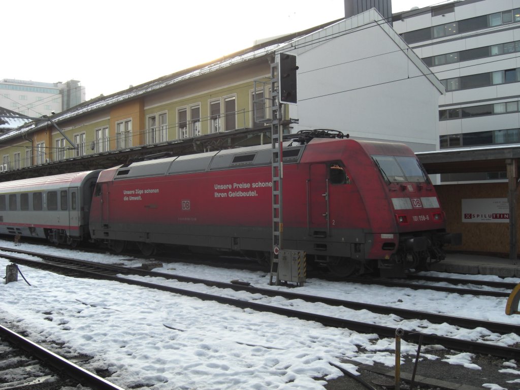 101 058-6 steht am 25. Februar 2009 abgebgelt im Salzburger Hauptbahnhof.
