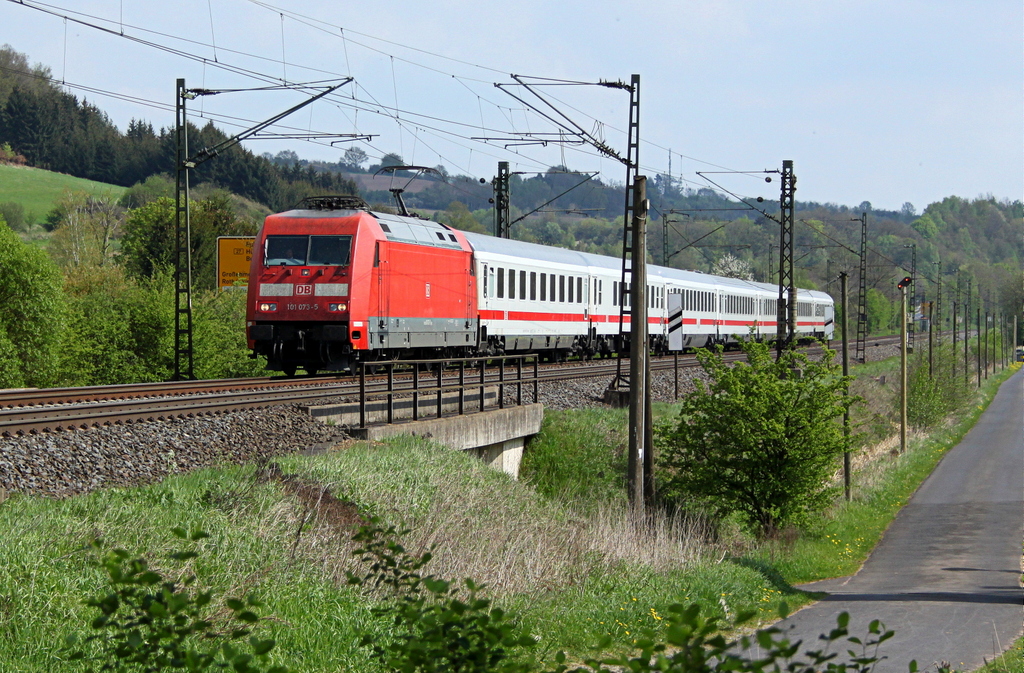 101 073 mit IC nach Leipzig am 01.05.12 in Haunetal Rothenkirchen