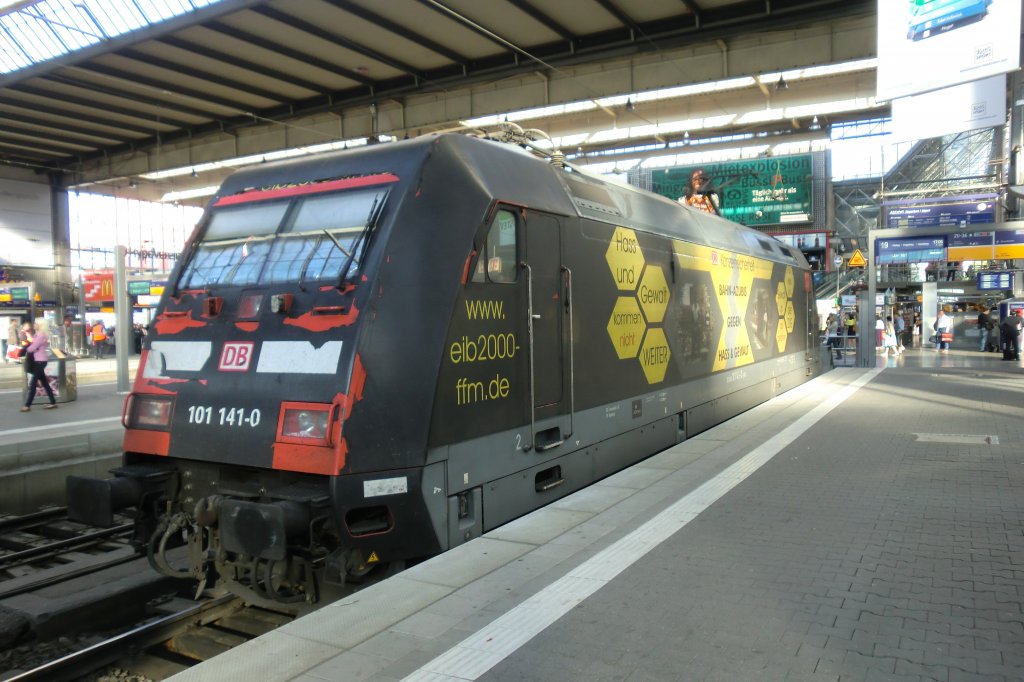 101 141-0 macht nicht mehr gerade den besten Eindruck. Am 22. September 2011
steht sie im Mnchner Hauptbahnhof.