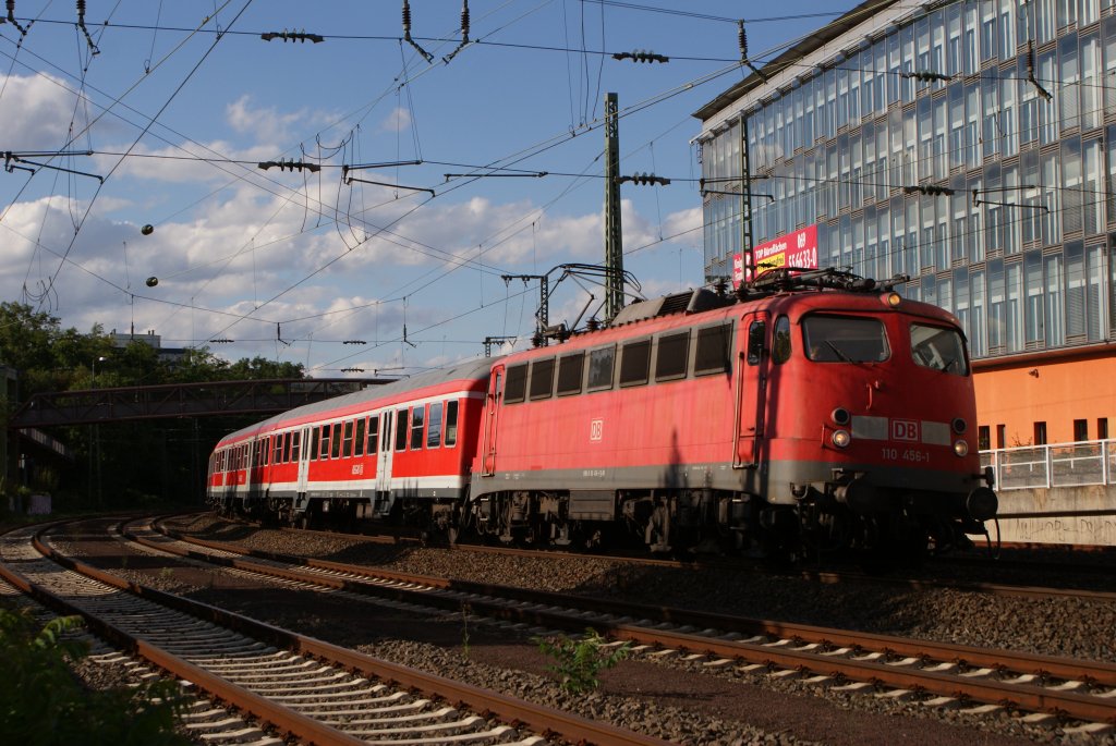 110 456-1 mit einem RE in Frankfurt am Main West am 24.08.2010