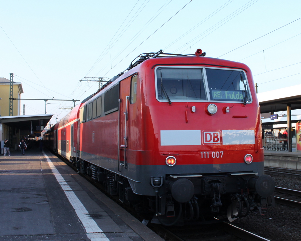 111 007 mit RE aus Frankfurt am 28.01.11 in Fulda