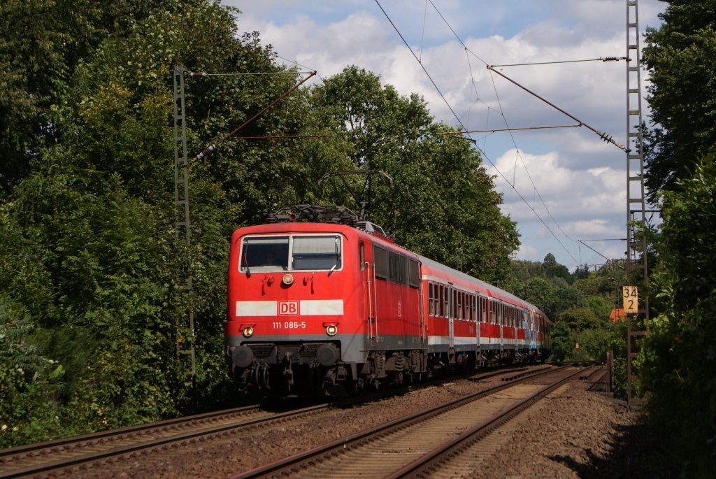 111 086-5 mit einem RE als Leerfahrt in Frankfurt-Louisa am 24.08.2010