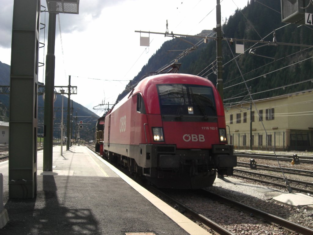 1116 162-7 bei Rangierfahrt im Bahnhof Brenner.