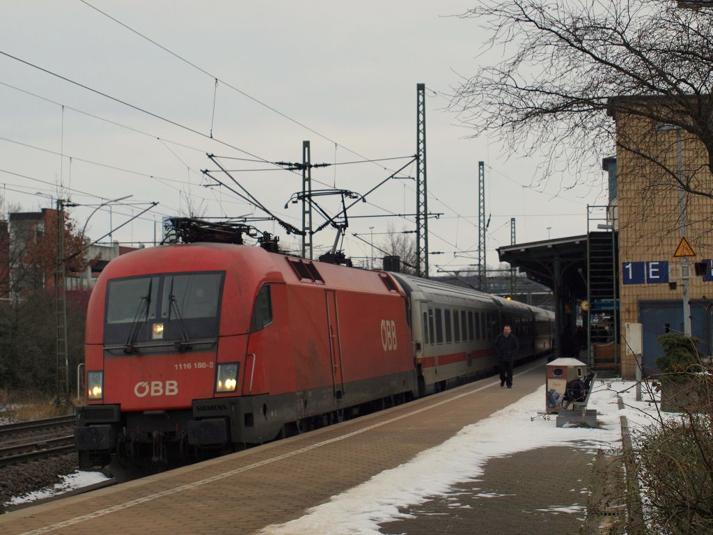 1116 188-2 mit dem IC 2190 am Haken stand am 19.2 im Bahnhof Hamburg-Harburg.