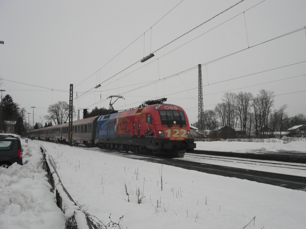 1116 250-0 durchfhrt soeben den Bahnhof von bersee in Richtung
Salzburg.