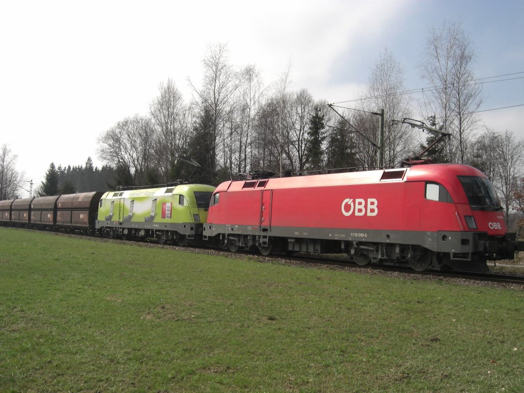 1116040-5 und 1116 033-0 der  Telokom-Stier  auf der Fahrt vom
Zementwerk in Rohrdorf in Richtung Rosenheim.