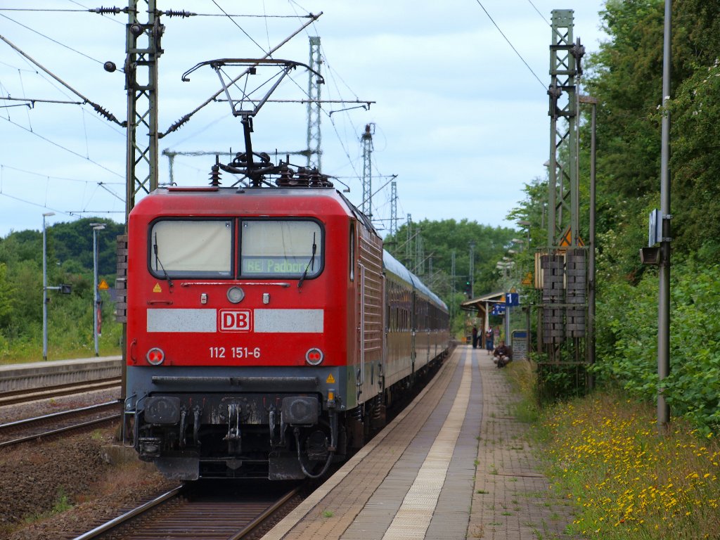 112 151-6 schob den SHE (Schnarch-Express) von Hamburg kommend in die Weltstadt Schleswig am 26.6.