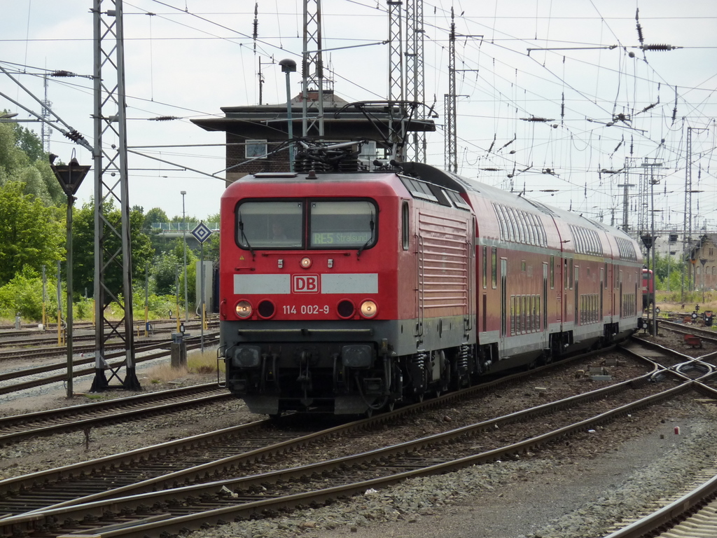 114 002-9 mit RE5 aus Falkenberg Elster am 19.07.10 in Stralsund