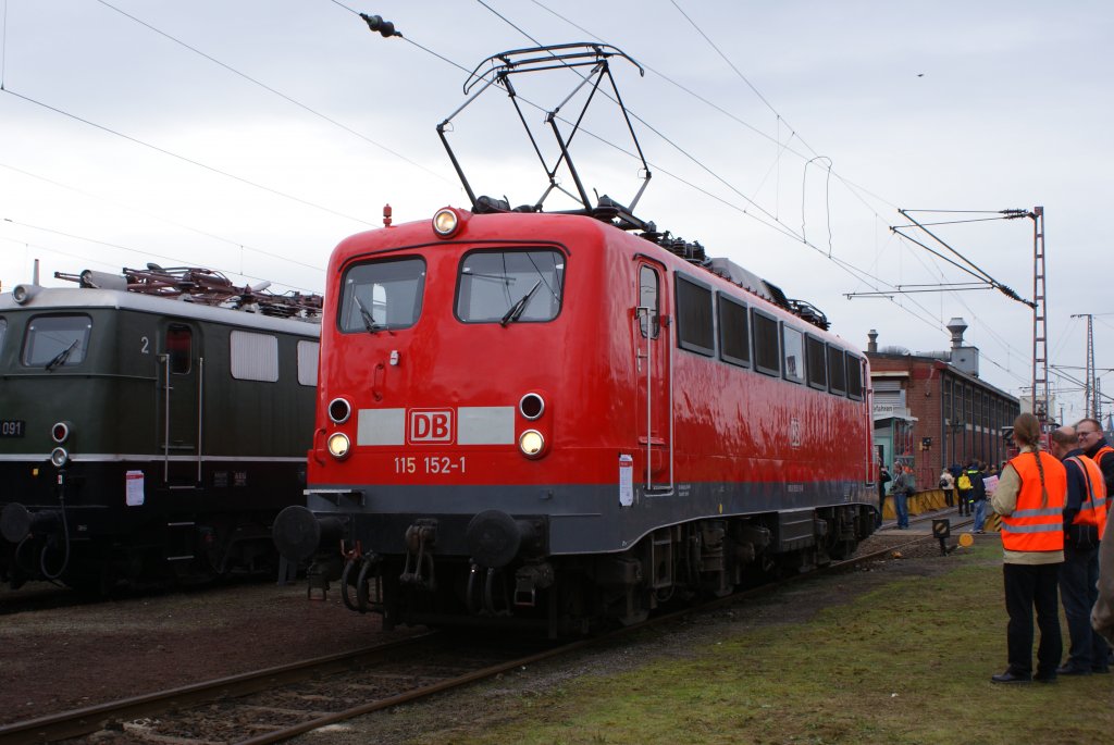 115 152-1 im Osnabrcker Bahnbetriebswerk am 19.09.2010 beim Fest 175 Jahre Deutsche Eisenbahn und 125 Jahre Bahnbetriebswerk Osnabrck