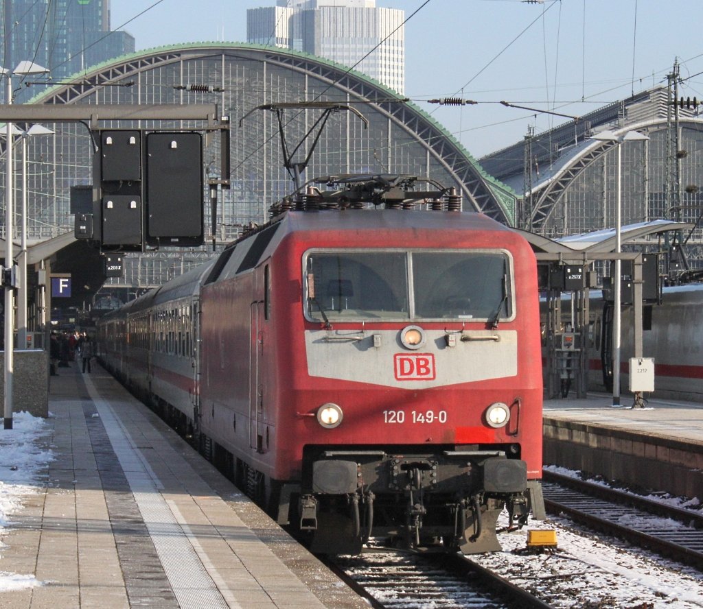 120 149 am 05.01.10 in Frankfurt mit einem Ersatzzug