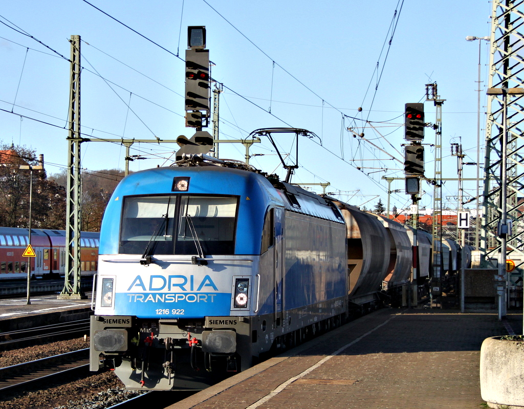 1216 922 Adria Transport mit Gterzug am 15.01.12 in Fulda