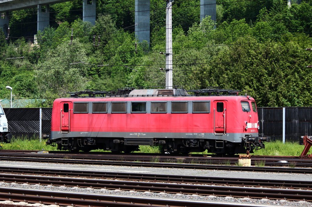 139 311-5 abgestellt am 27. Mai 2012 im Bahnhof von Bischofshofen.