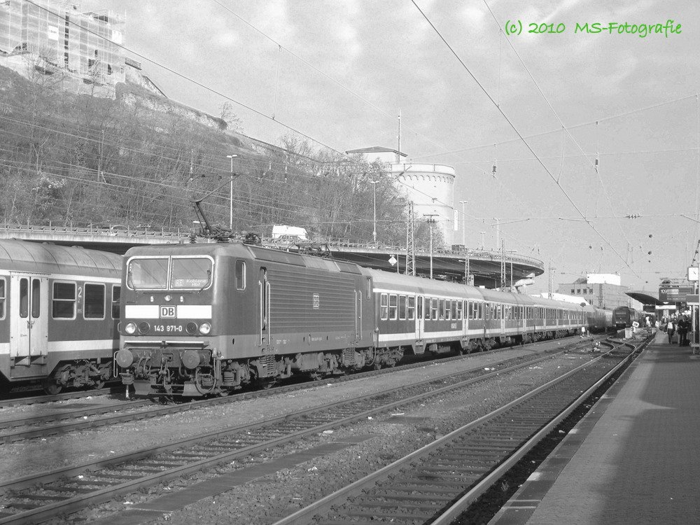 143 971 0 (BW Frankfurt) steht abgestellt in Koblenz Hbf , eben kam sie als RE aus Frabkfurt in Koblenz an