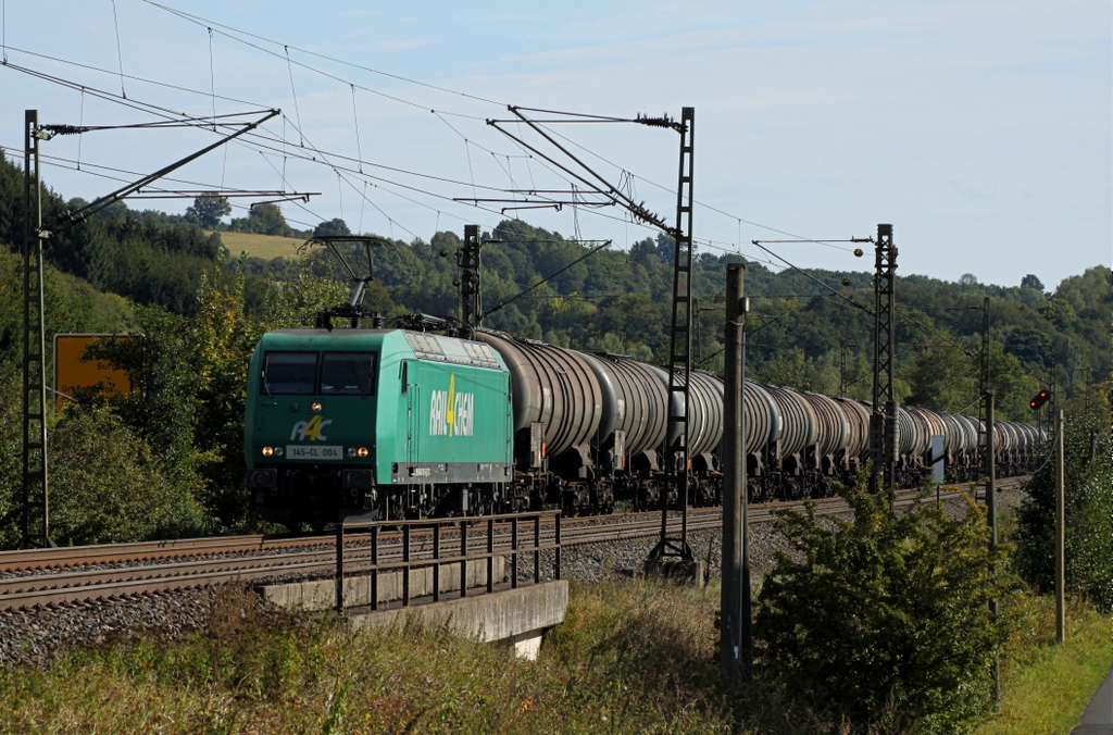 145 CL 004 von R4C mit Kesselwagenzug am 23.09.12 in Haunetal Rothenkirchen