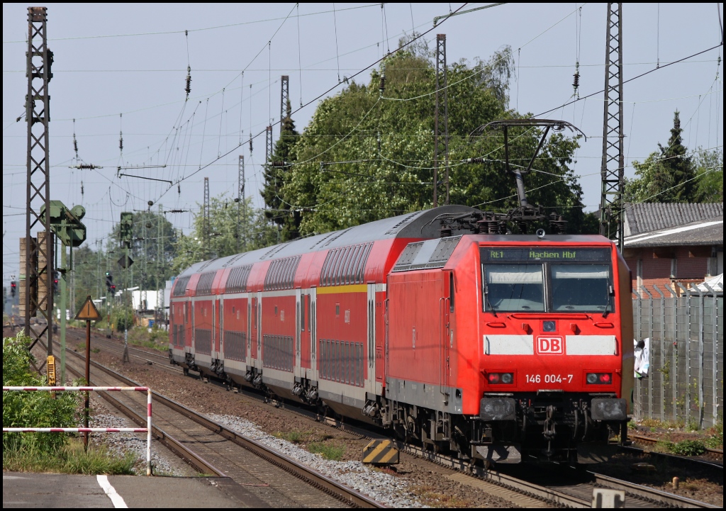 146 004 mit dem RE 1 nach Aachen am 04.06.11 in Kamen