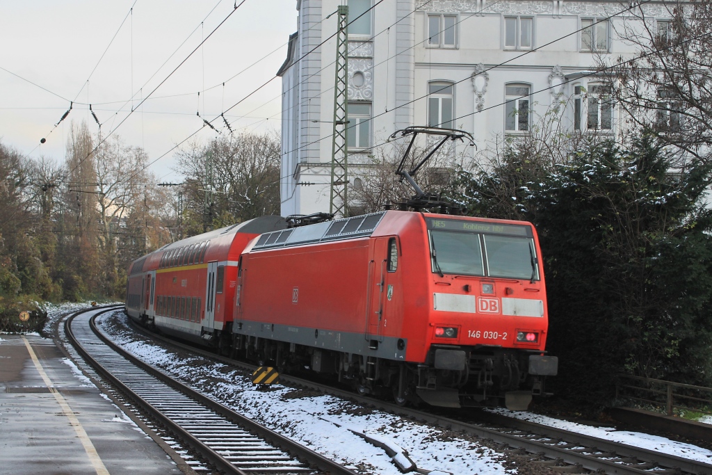 146 030 mit RE 5 nach Koblenz am 27.11.10 in Bonn