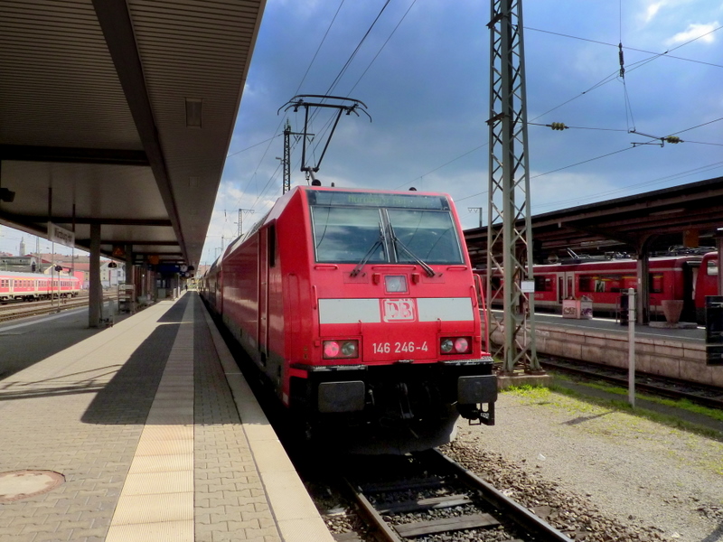 146 246-4 mit RE nach Nrnberg in Wrzburg am 05.04.10