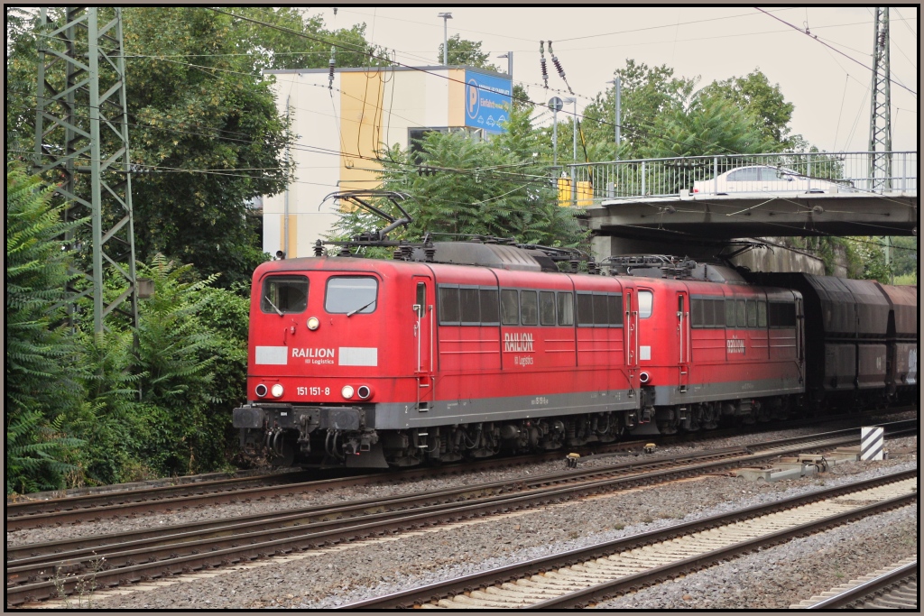 151 151 und 151 074 mit Kohlezug in Richtung Trier am 23.07.11 in Koblenz