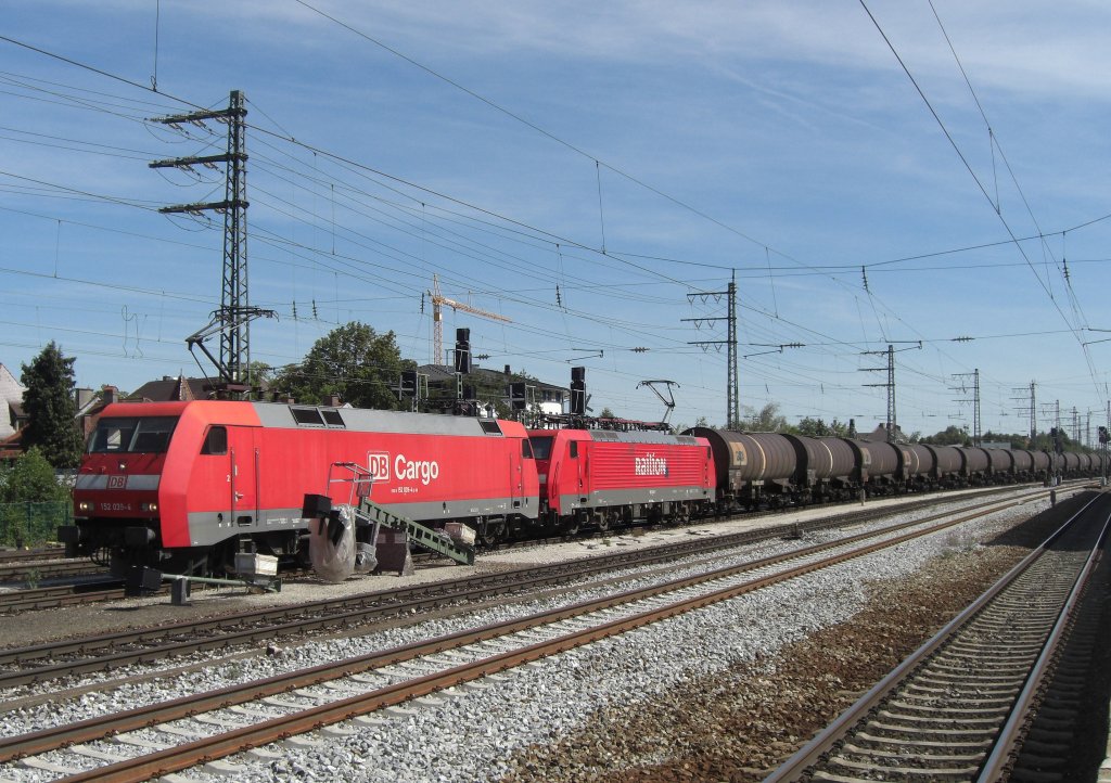 152 039-4 mit einer 189er und einem Kesselwagenzug am 31. August 2009 in Mnchen/Pasing.