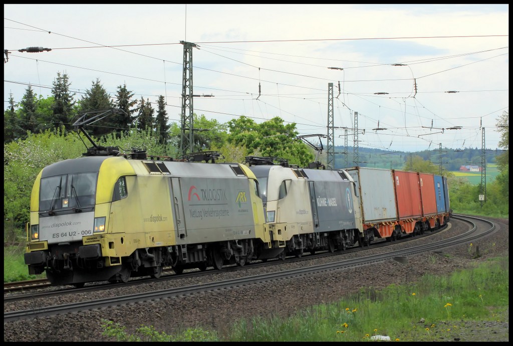 182 506 und 182 535 mit Containerzug am 09.05.13 in Gtzenhof