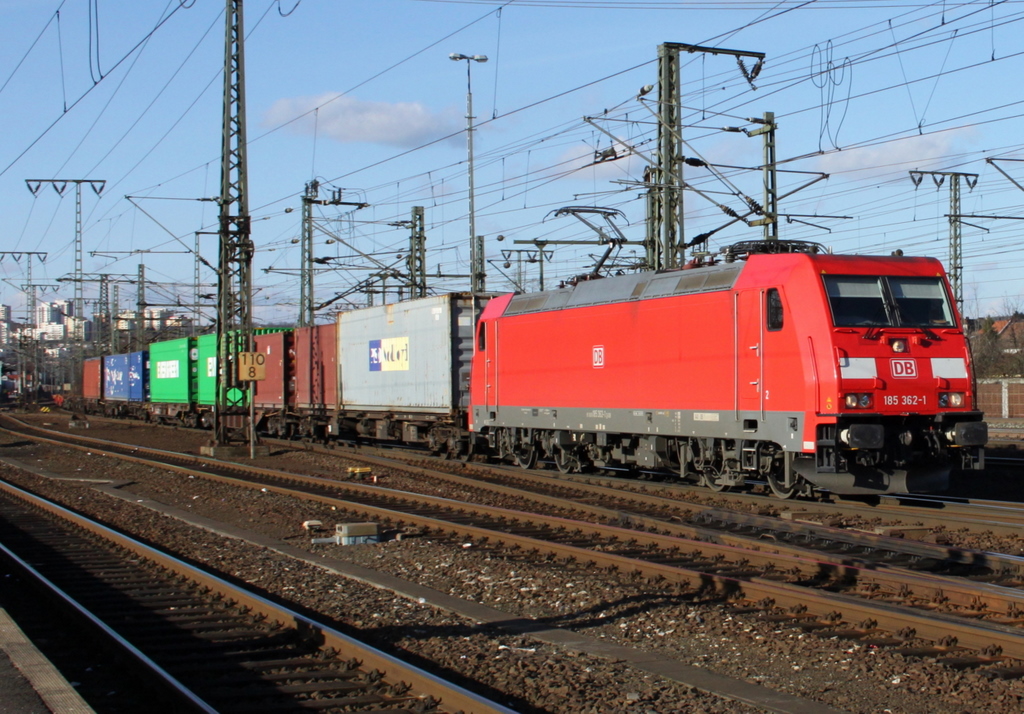 185 362-1 mit Containerzug am 08.02.11 in Fulda