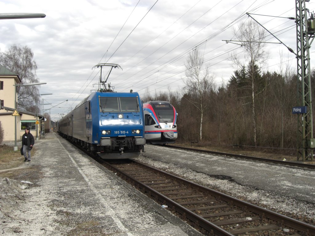 185 515-4 am 28. Januar 2010 im Bahnhof von Piding auf dem Weg von Freilassing nach Bad Reichenhall.