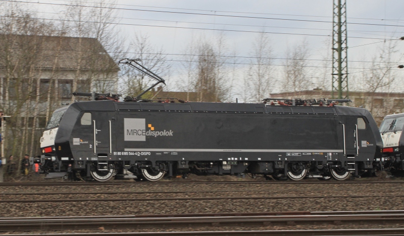 185 544 von MRCE mit Lokzug aus vier 189ern am 03.04.2010 in Koblenz Ltzel