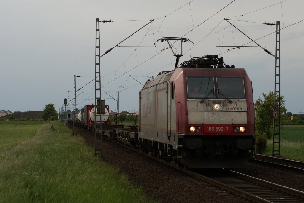 185 590-7 mit einem Containerzug in Neuss Allerheiligen am 29.05.2010