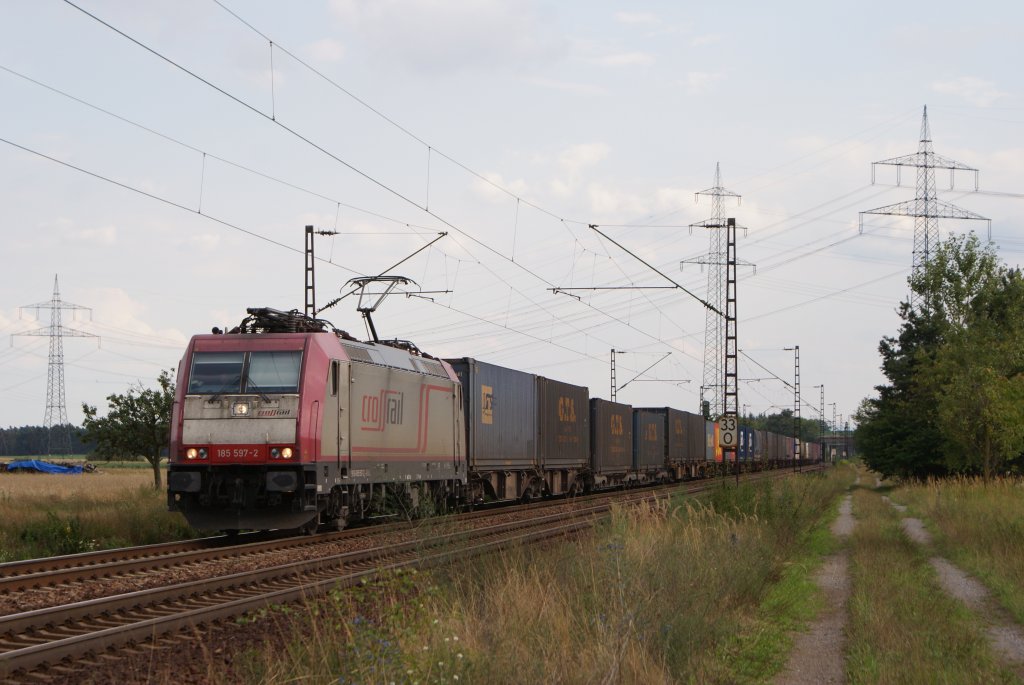 185 597-2 mit einem Containerzug in Wiesental am 04.08.2010