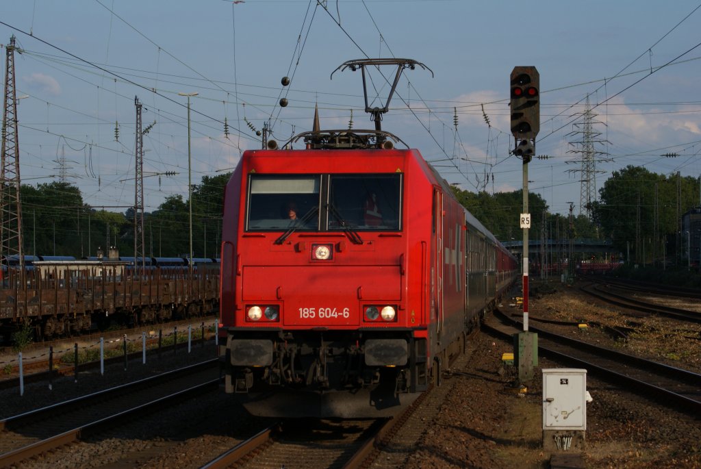 185 604-6 mit dem DPF 2225 aus Leipzig nach Kln in Mlheim Styrum am 05.09.2010