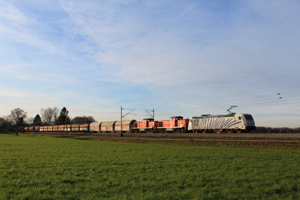 185 661-6  Paul  von Lokomotion mit 290 717-2 und 290 506-5 am 24.November 2012 unterwegs in Richtung Salzburg.  Es handelt sich Vermutlich um einen Schadzug auf dem Weg nach Rumnien. Aufgenommen bei bersee am Chiemsee.