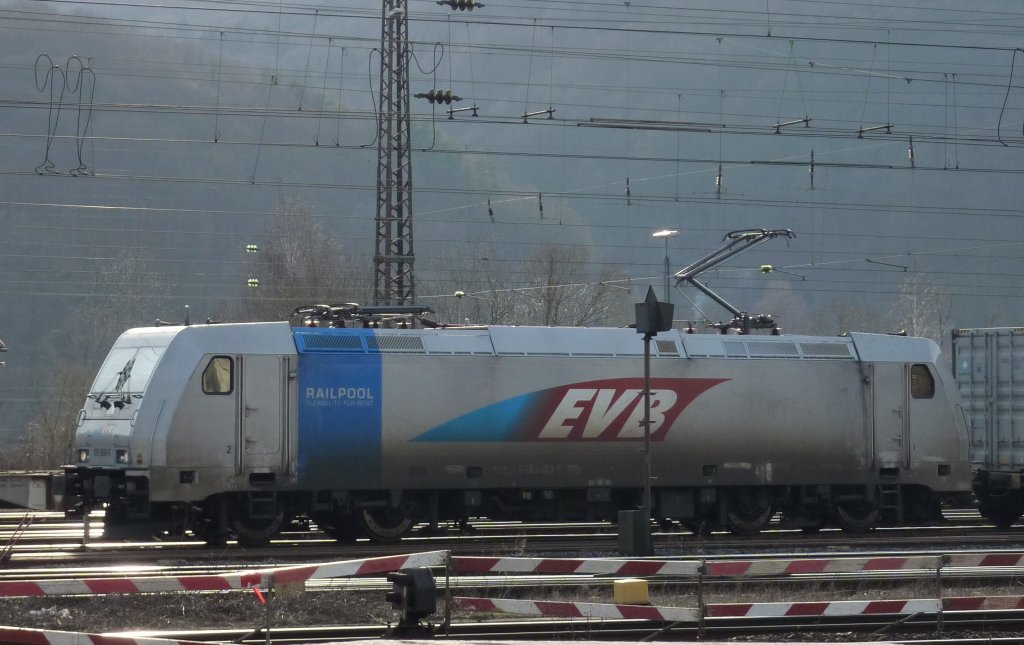 185 680 EVB/Railpool mit Containerzug am 19.03.10 in Gemnden