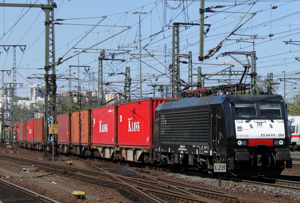 189 284 mit Containerzug am 30.04.12 in Fulda. Gru an den Tf!