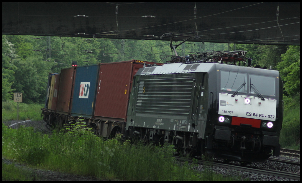 189 937 von Boxxpress mit Containerzug am 01.06.13 in Gtzenhof