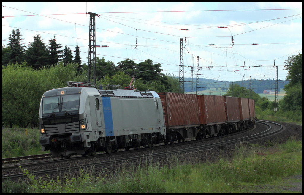 193 805 der EVB mit Containerzug am 22.06.13 in Gtzenhof
