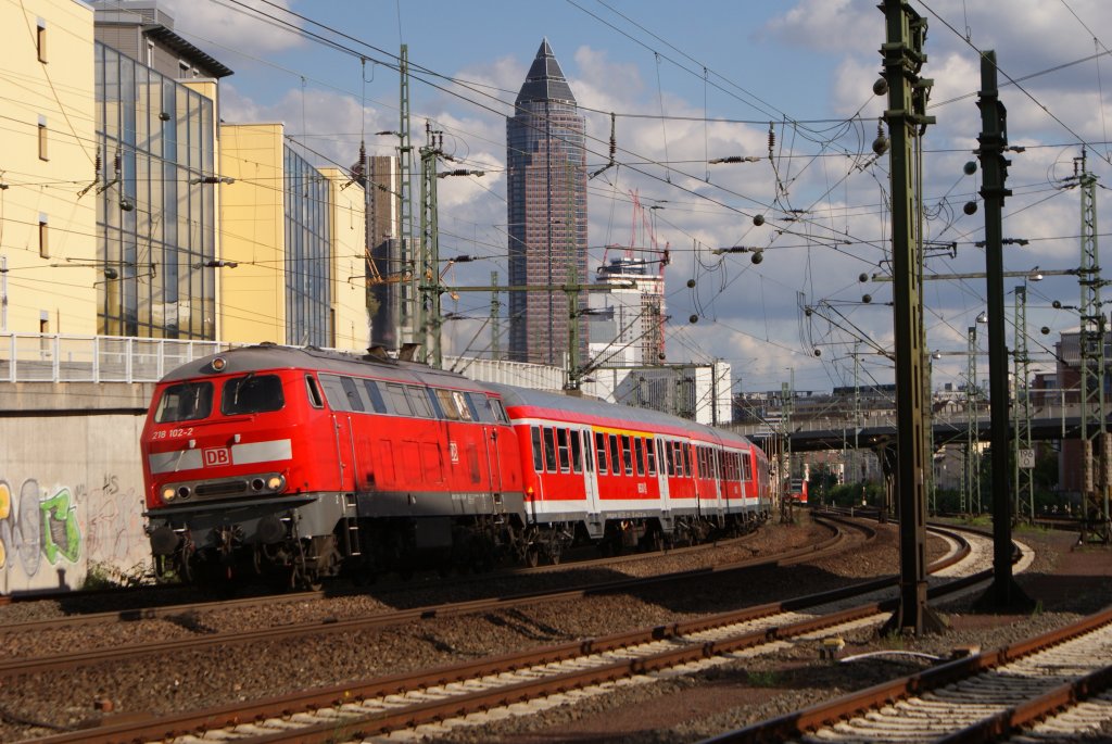 218 102-2 + 218 429-9 mit dem RE 15052 nach	Glauburg-Stockheim in Frankfurt am Main West am 24.08.2010