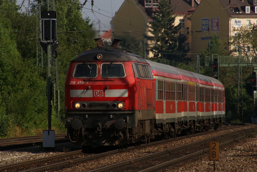 218 458-8 mit einem RE in Mnchen Heimeranplatz am 14.08.2010