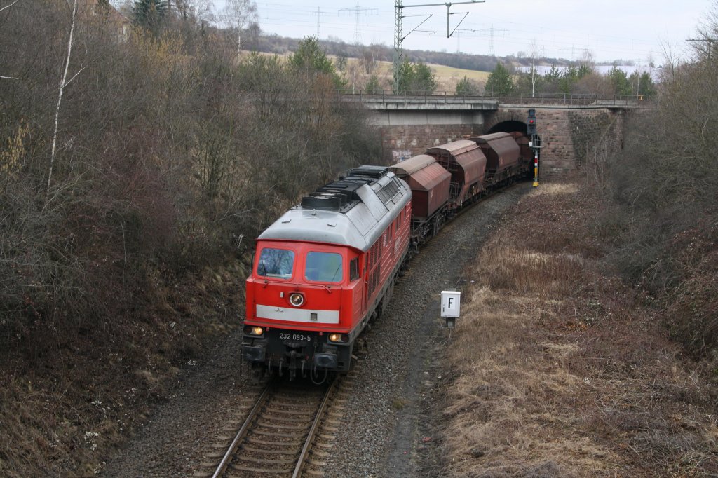 232 093-5 mit einem Kali-Leerzug nach Heringen/Werra am 05.03.12 in Gerstungen.