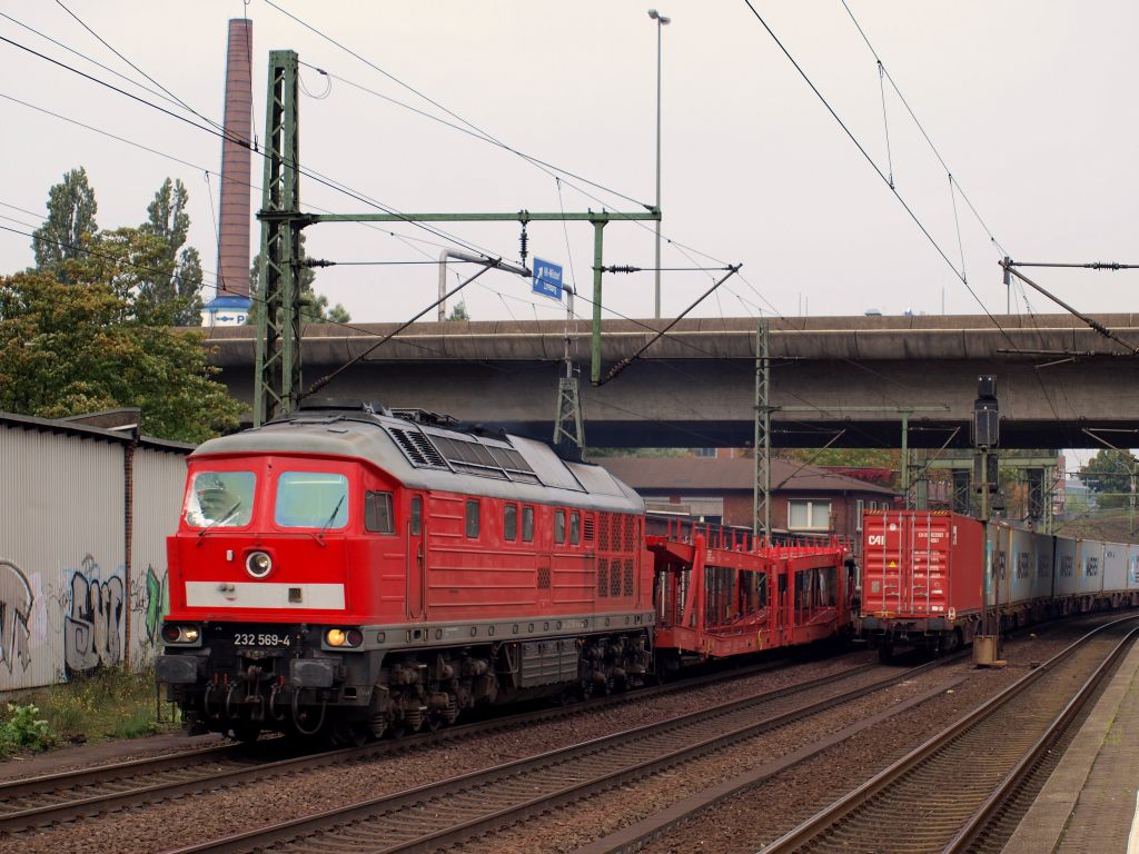 232 569-4 fuhr mit einem Autozug von Cuxhaven kommend durch Hamburg-Harburg am 26.9 (Ps: Meine 1. 232 von der DB)