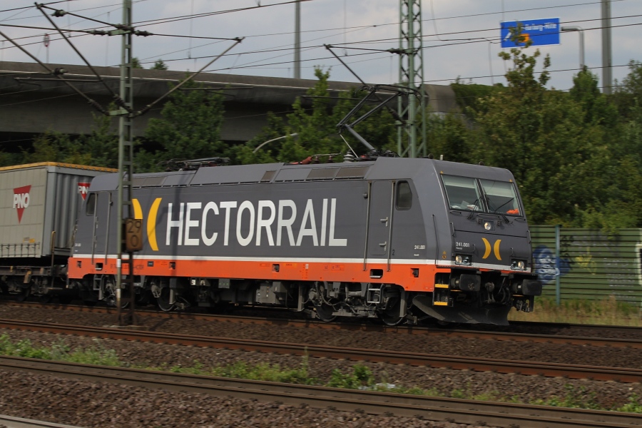 241.001 von Hectorrail (meine Erste) am 13.08.10 in Hamburg Harburg