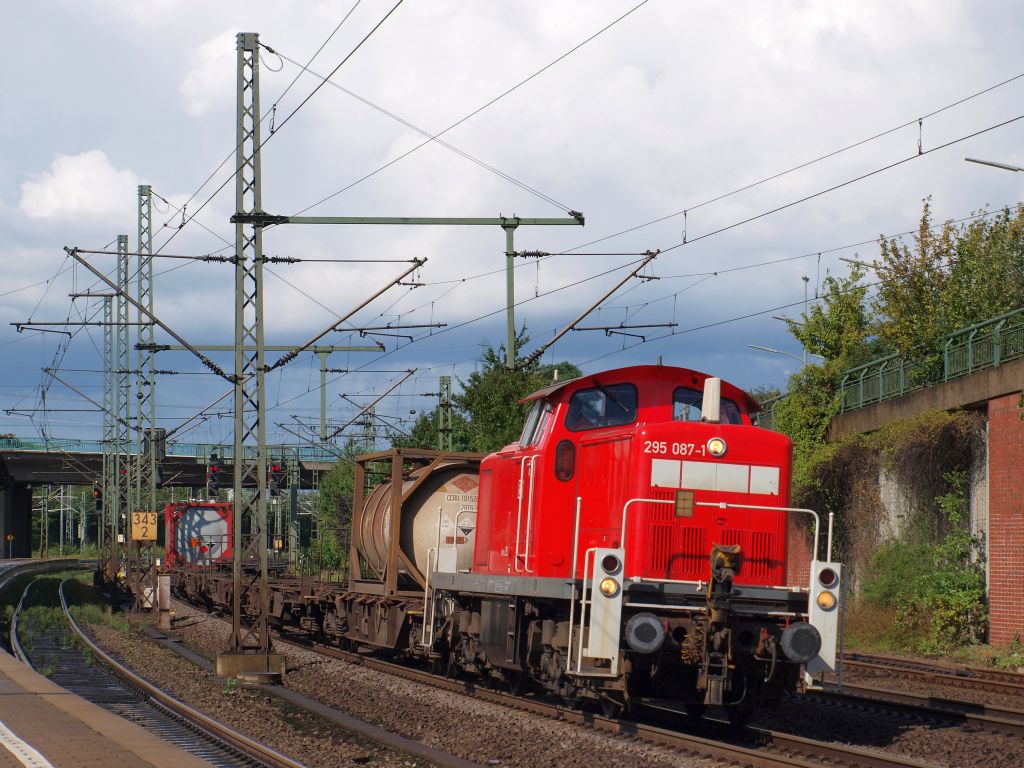295 087-1 zog einen bergabezug von Billwerder RBF nach Maschen durch den Bahnhof Hamburg-Harburg am 28.8