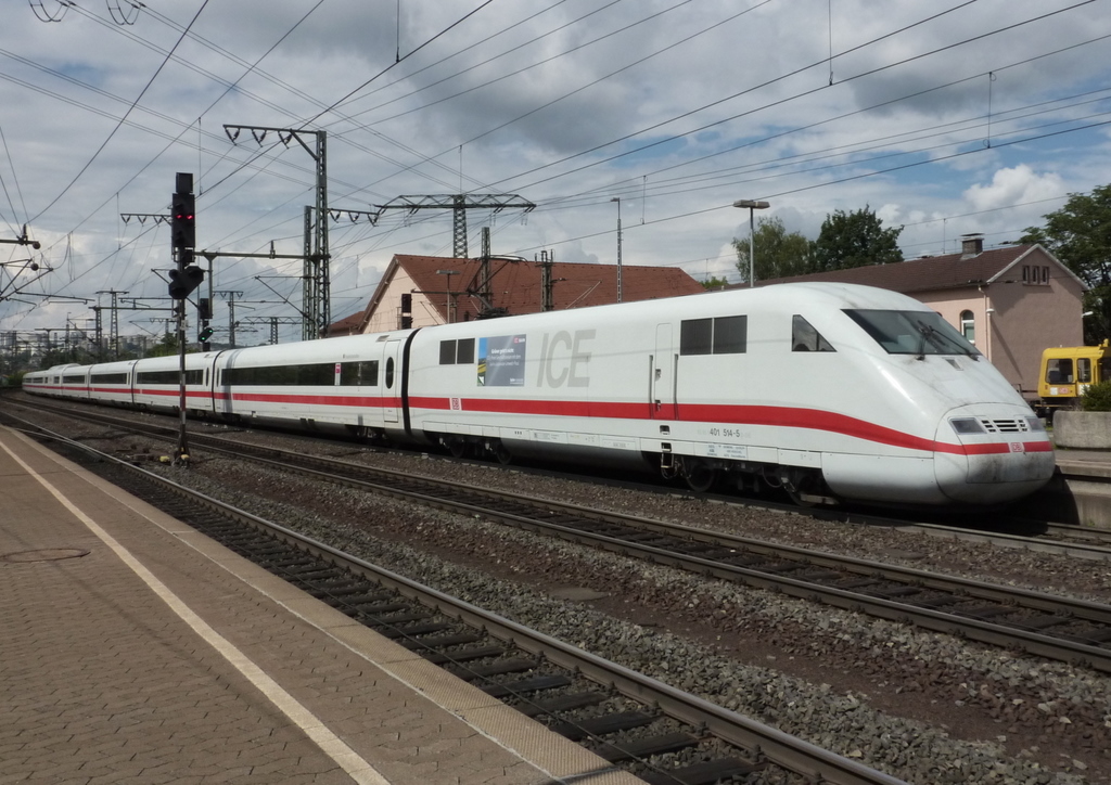 401 514 als ICE nach Hamburg Altona am 29.07.10 in Fulda